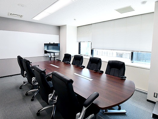 Meeting room for 8 persons, free of charge up to 2 hours per week.