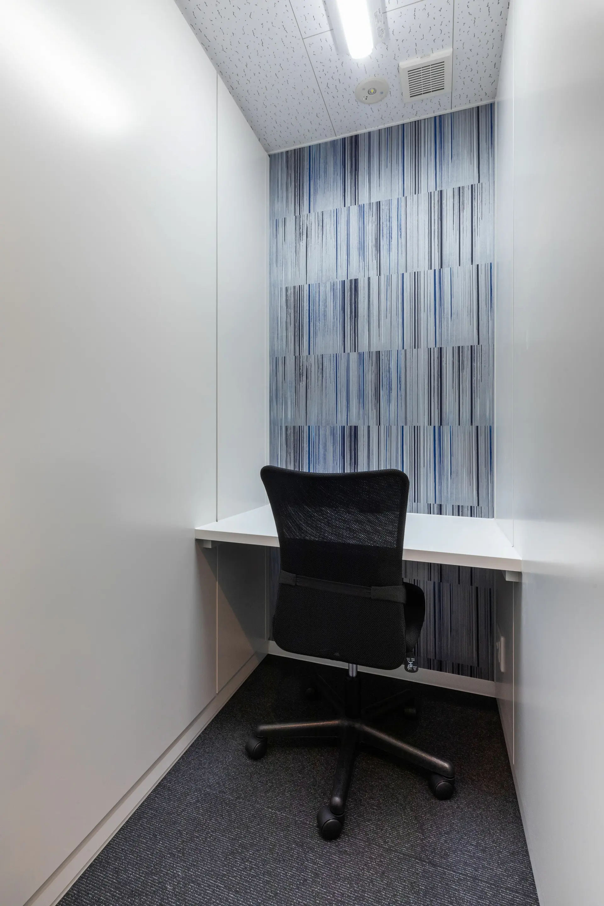 個室　家具付き