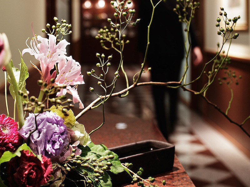 内装_サーブコープ名古屋日興證券ビルのテーマは「花」、オフィスの至る場所に花が飾られています