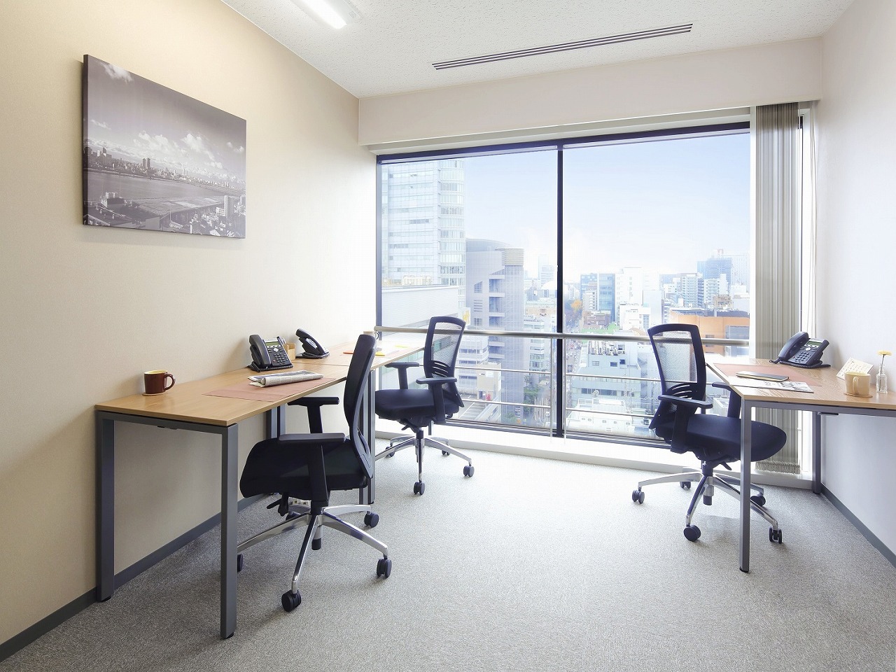 個室_24時間利用可能です。入居者様の働き方に合わせてご利用になれます。
