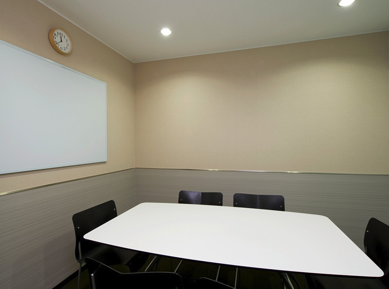 Meeting rooms are equipped with whiteboards to facilitate efficient meetings.