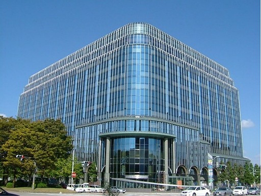外観_金沢駅から徒歩3分の場所にある視認性の高いビルです。