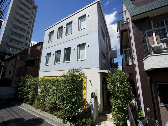 Appearance_This rental office is located in the fashionable Aoyama 1-chome district.