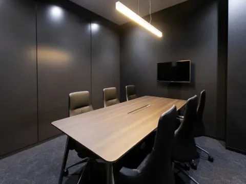 共用部_会議室。6名用の会議室です。24時間365日無料でお使いいただけます。