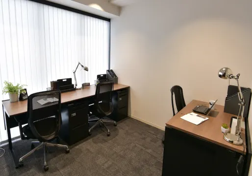 個室_24時間ご利用可能なのはもちろんのこと、集中できる環境かつ居心地の良い快適なオフィスとなっています。