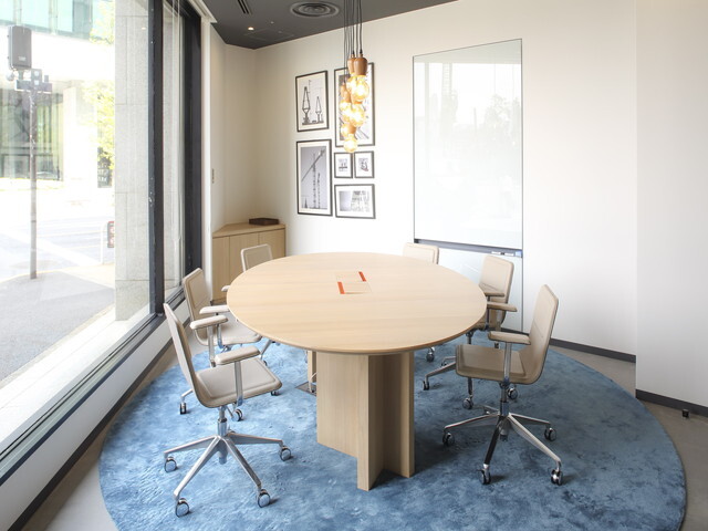 Common area_Conference room. This room is a private room type and privacy is ensured. It can be used for meetings or to receive visitors.