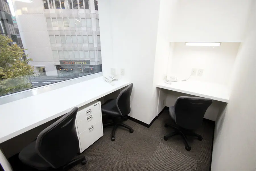 ブース_しっかりとしたプライベートオフィスをリーズナブルな価格でご利用いただけます
