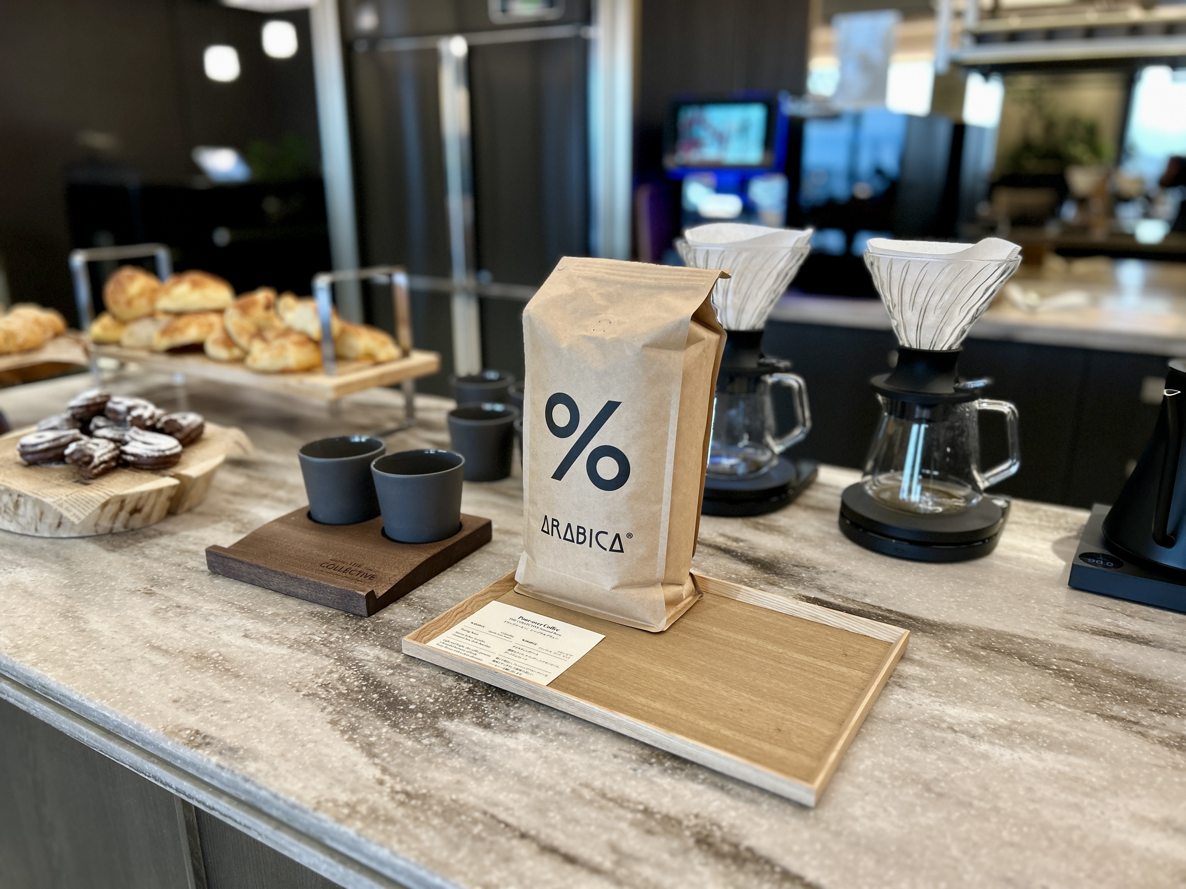 朝食サービス： 厳選したパンとハンドドリップコーヒーによる朝食