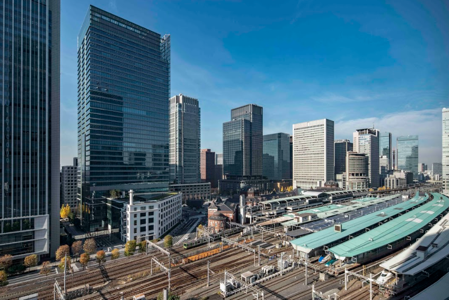 ラウンジからは東京駅と丸の内を一望できます。
