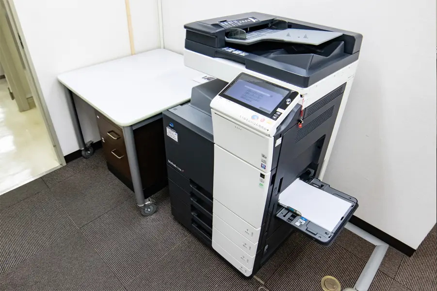 複合機_共有の複合機があるので大変便利です