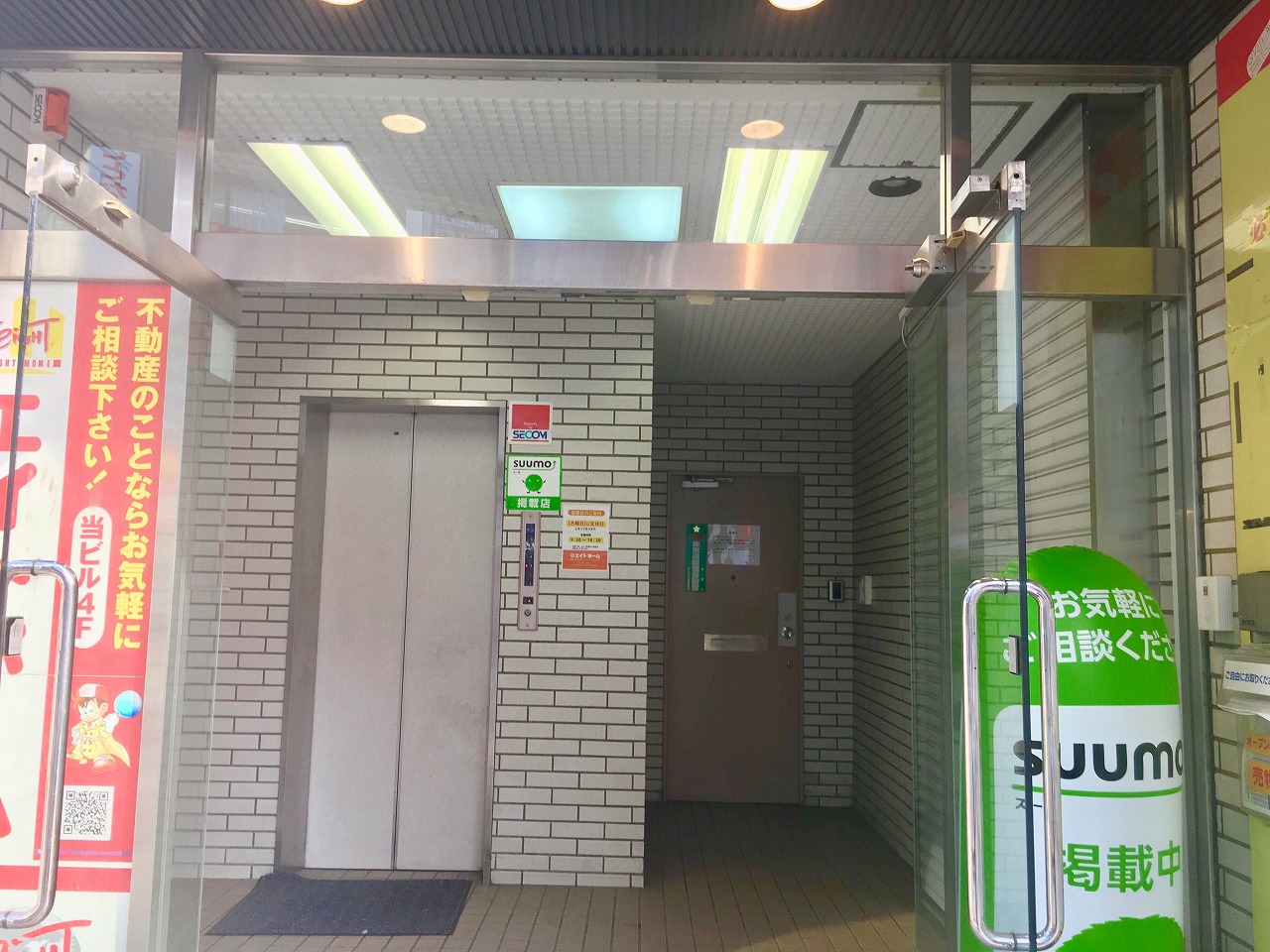 エントランス_シンプルかつ落ち着いた雰囲気のエントランスです
