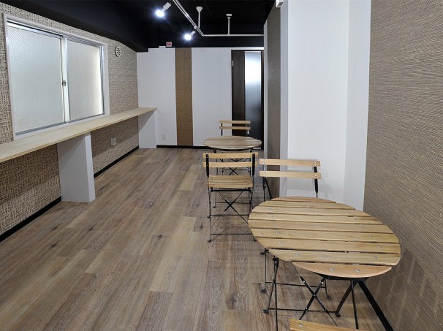 共用部_ラウンジ。仕事の合間の時間にゆっくりと過ごすことができます。©BIZcircle