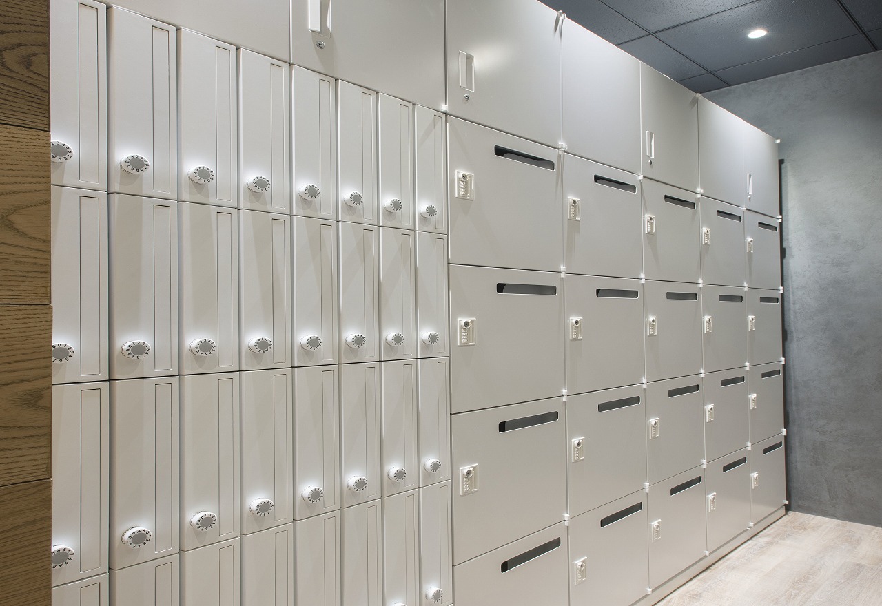 Lockers_Lockers are available for 4,000 yen per month.