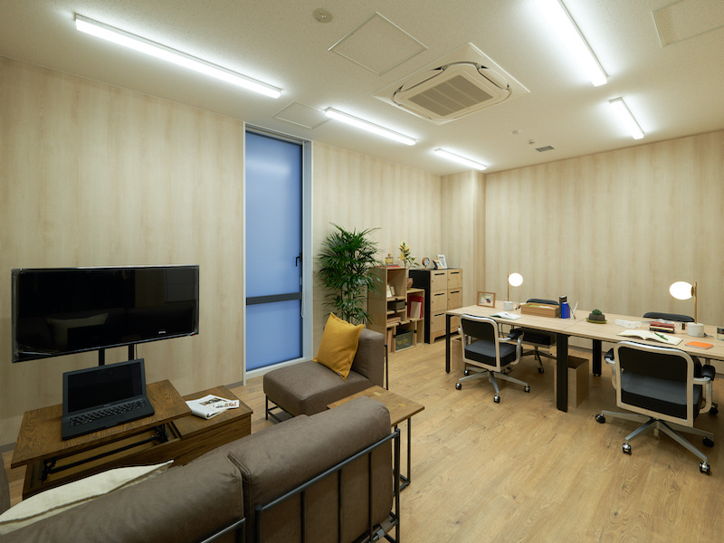 個室_オフィス内はニーズに合わせて内装のカスタマイズが可能です。