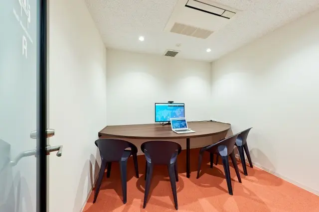 共用部_会議室。時間貸しでの利用が可能です。