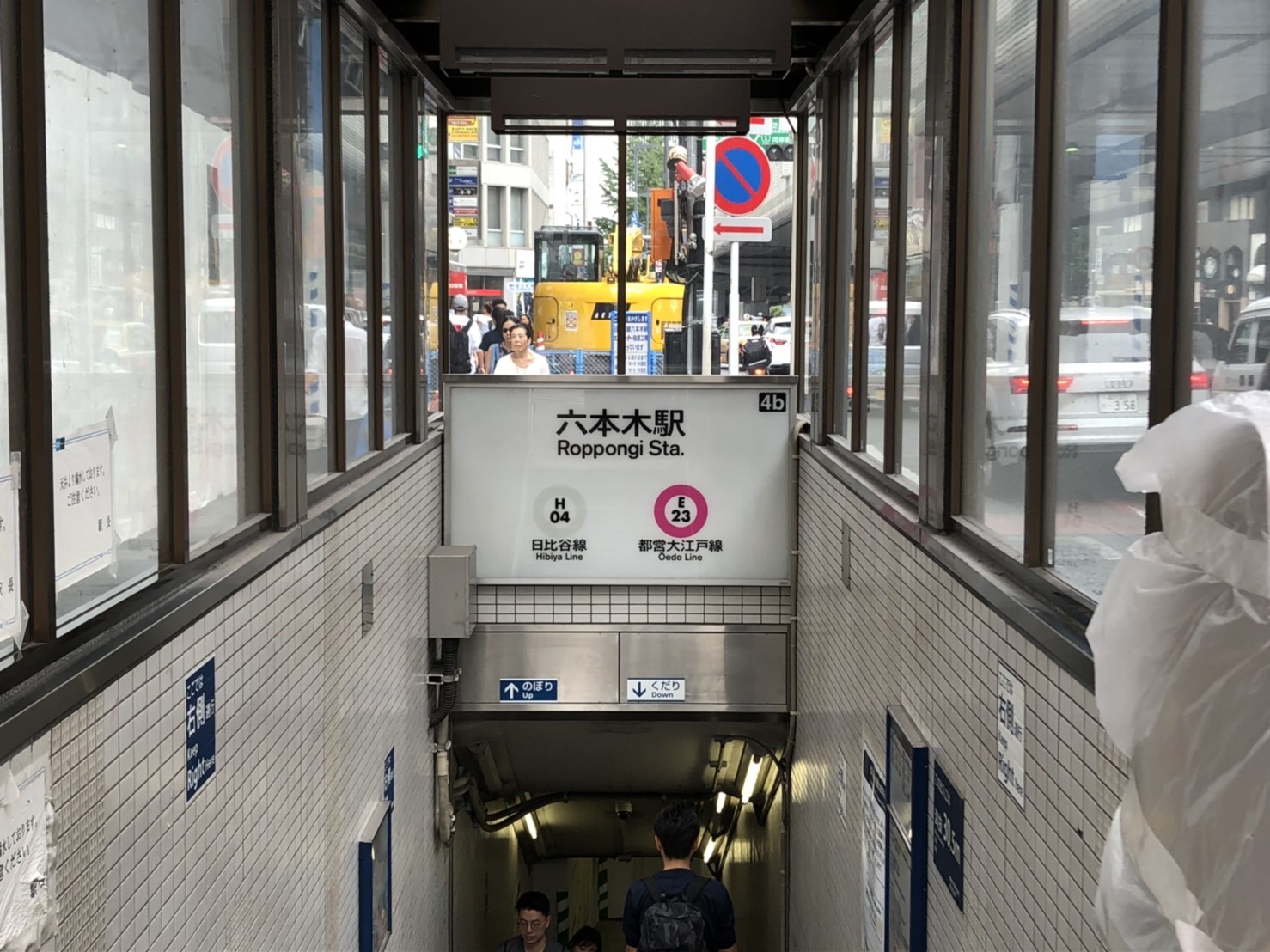 最寄り駅_六本木駅(徒歩2分)