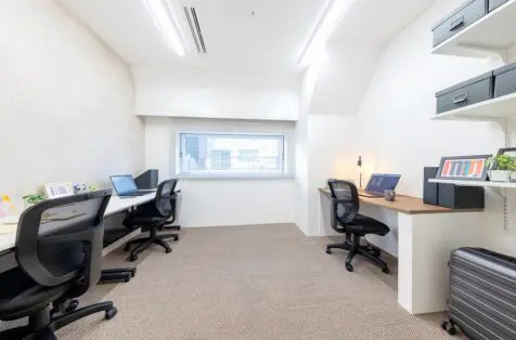 専有スペース_個室。1~4名で利用できる完全個室のレンタルオフィスです。※画像はイメージです。©bizcomfort