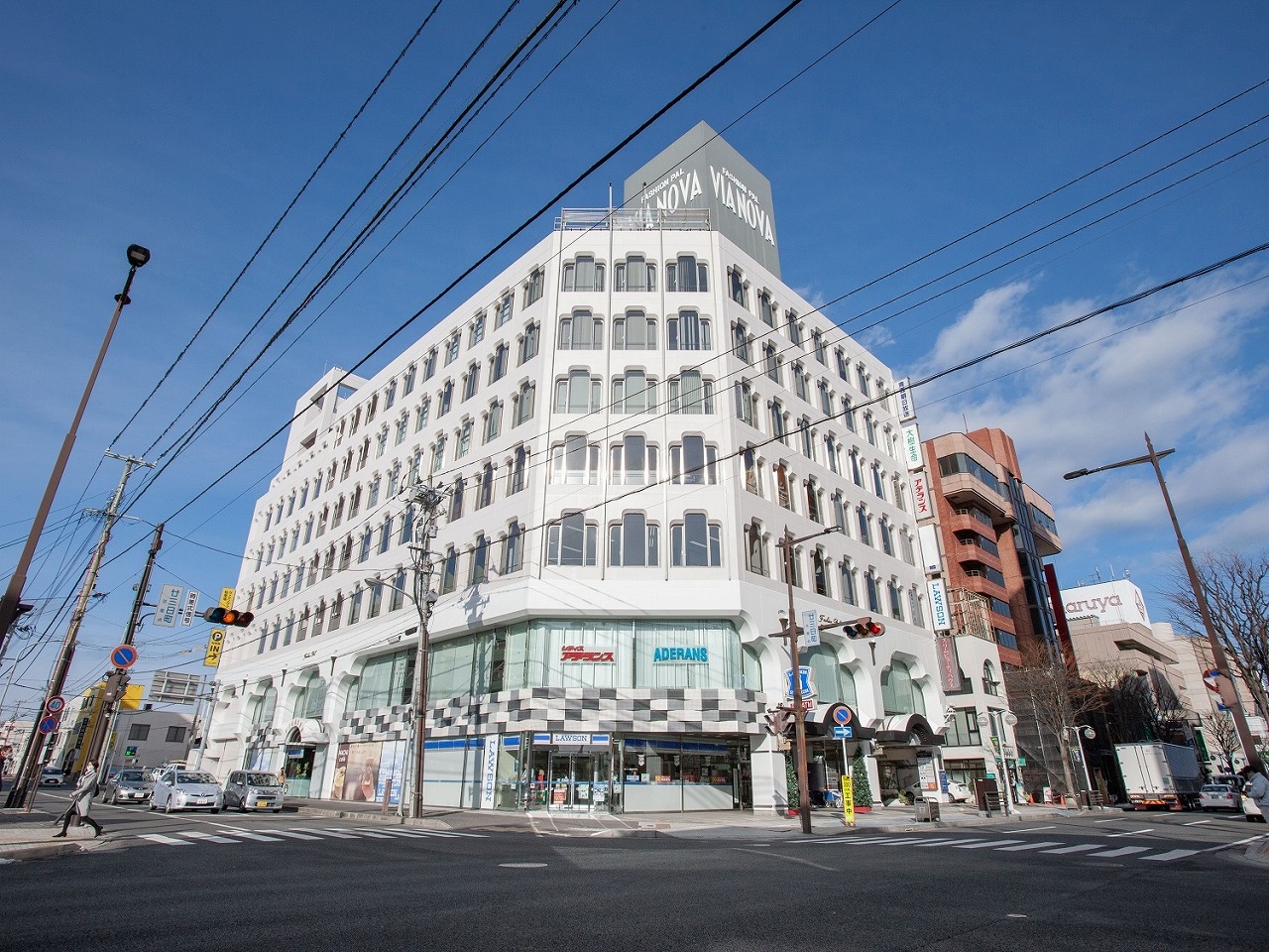 外観_オフィスは本八戸駅から徒歩15分に位置しています。