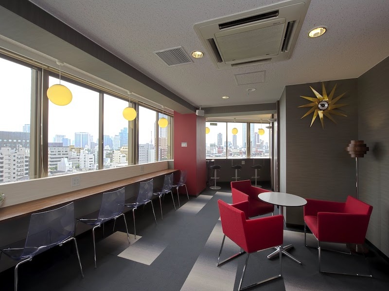 Common Area_Business Lounge. The view from the open counter is one of the facility's attractions.