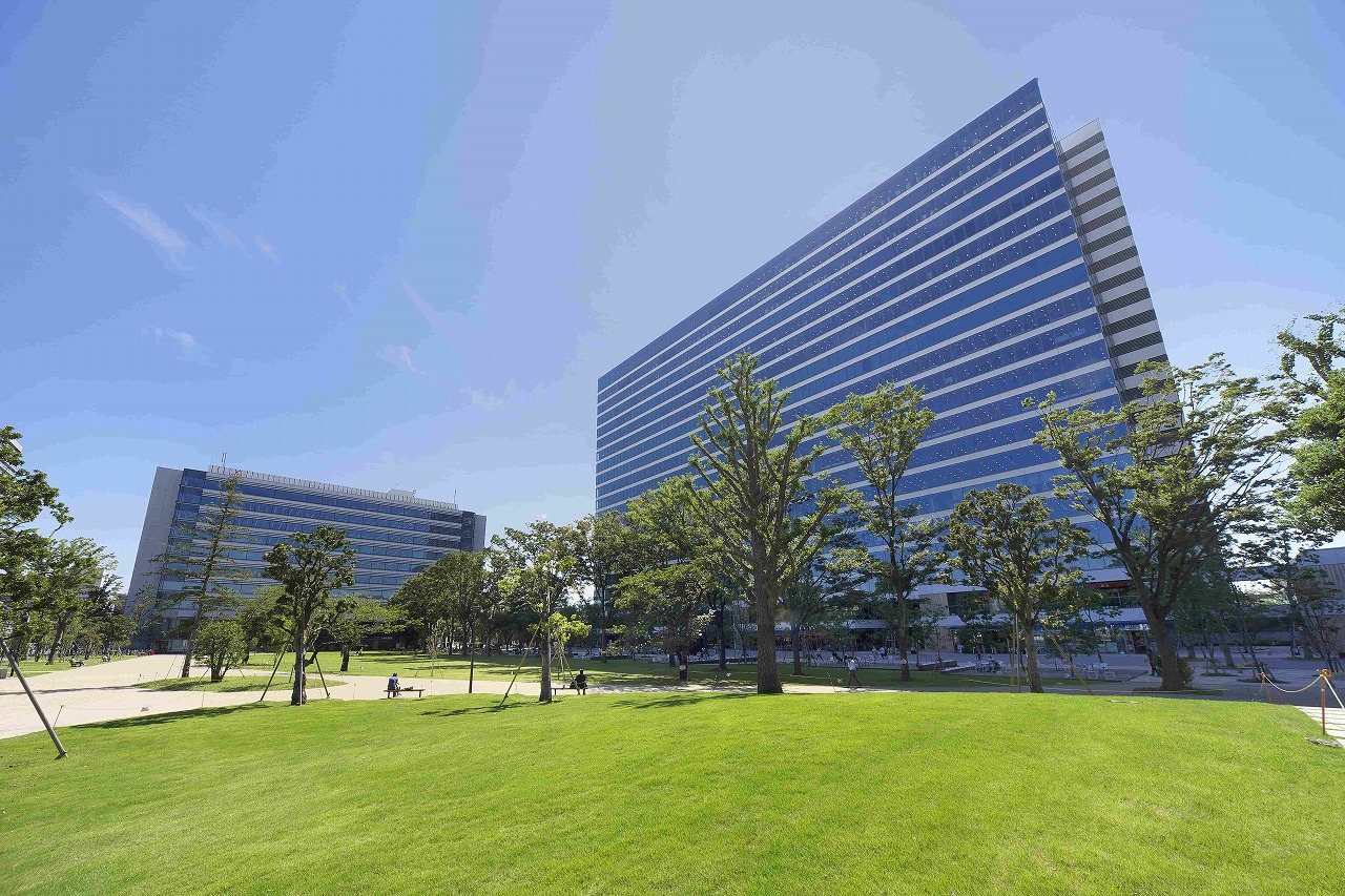 Exterior view of the building_6-minute walk from Nakano Station, the office is located on the 2nd floor of Nakano Central Park South.