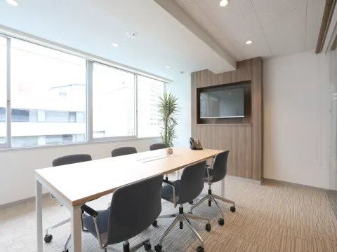 共用部_会議室。様々なビジネスシーンで活用できるよう、充実の設備をご用意しています。