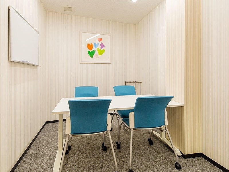 共用部_会議室。3つの会議室は無料で使うことができます。