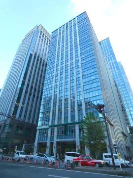 Exterior_Office building with dazzling glass walls