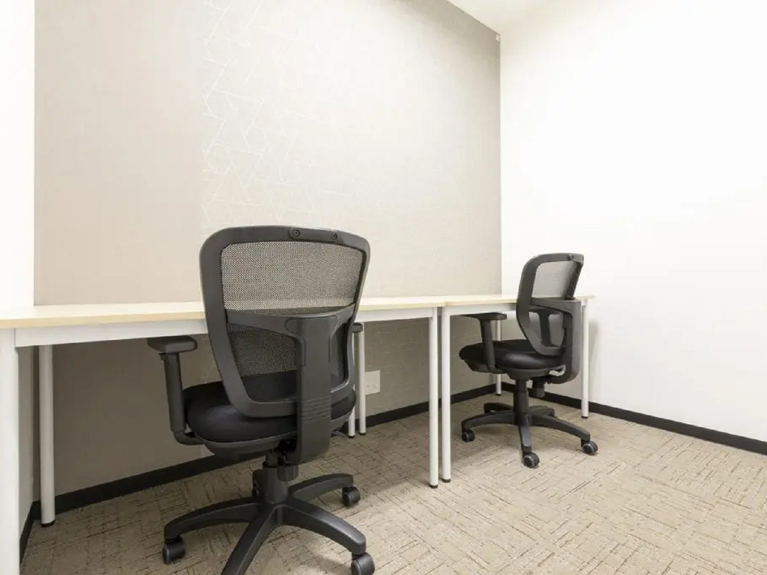 個室_オフィスは24時間365日ご利用可能となっています。©bizcomfort