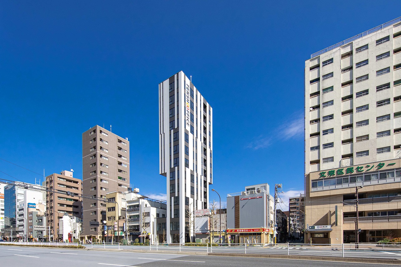 建物外観_春日駅徒歩1分の場所にあるオフィスです。