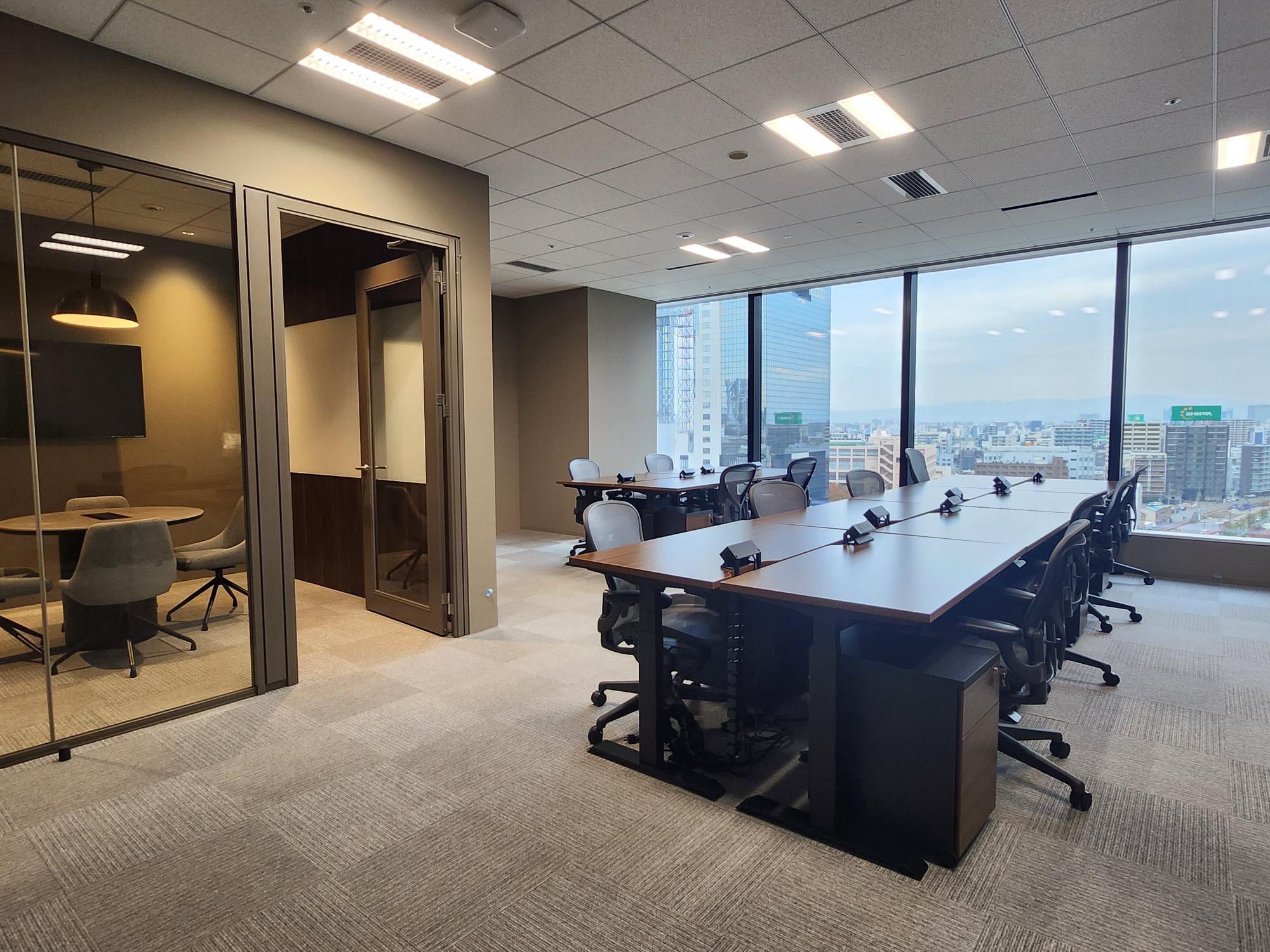 エンタープライズスイート：うめきた公園側・専用会議室付き10名以上のオフィス