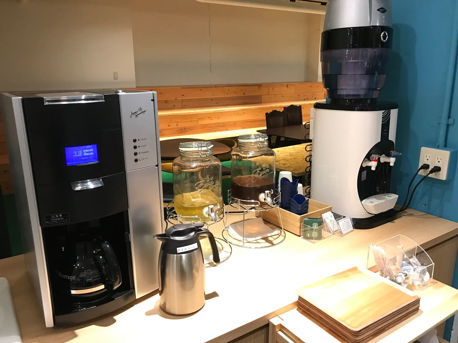 設備_リフレッシュや来客へのおもてなしに最適なカフェスペースもご用意されています