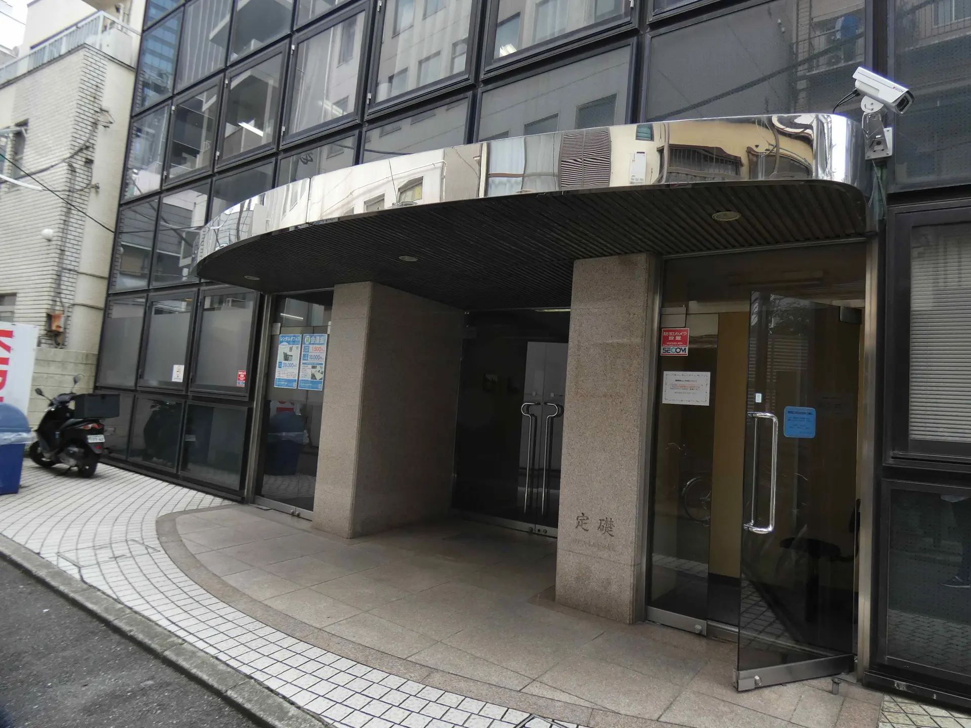 外観_オフィス1階の外観