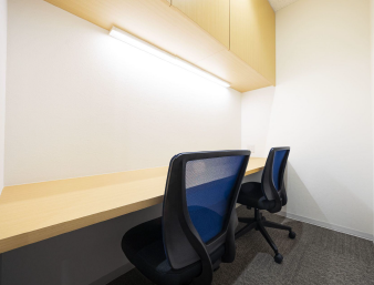 個室_機密性の高い完全個室型レンタルオフィス。1〜10名以上でも利用できる様々なタイプのオフィスを用意しています。