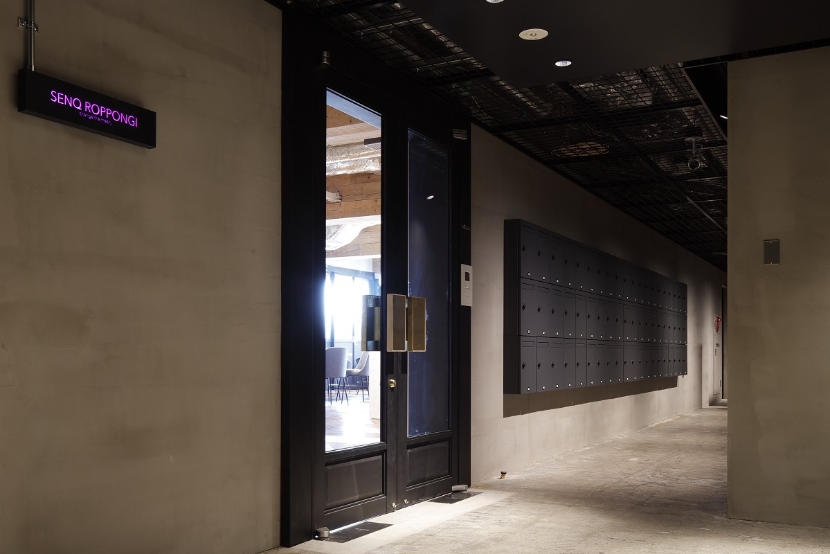 Mailboxes for each room are also provided next to the elevator hall_doors.