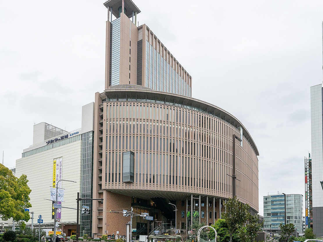 外観_ビル外観。神戸発展のシンボルとして知られる神戸国際会館内にオフィスがあります。