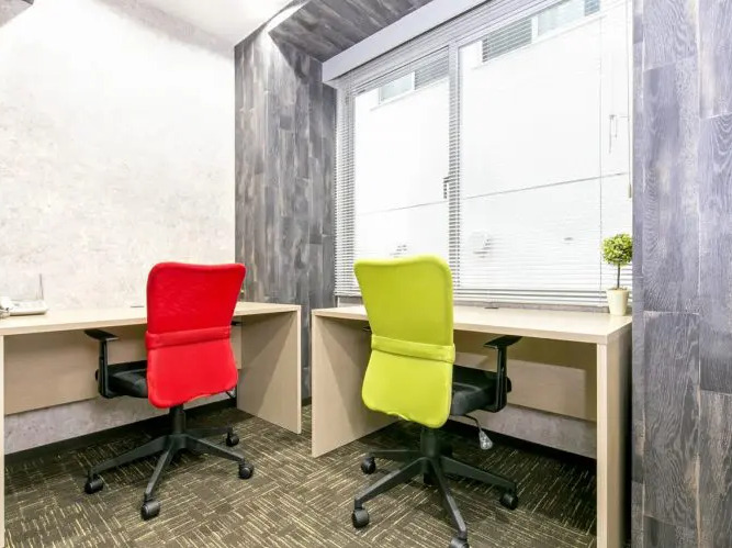 個室_士業の方の事務所、スタートアップにおけるオフィスなどに利用できます。©bizcircle