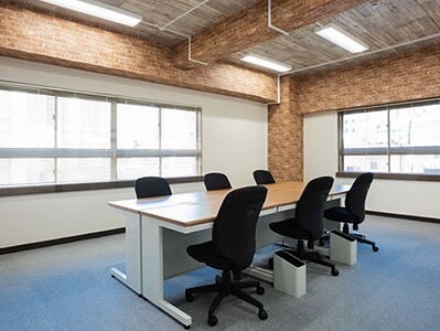 個室_広々とスペースを利用することが可能なオフィススペースです。