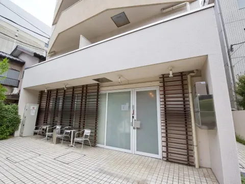 Exterior_Entrance. Akabanebashi Station and Kamiyacho Station are within walking distance for easy access.