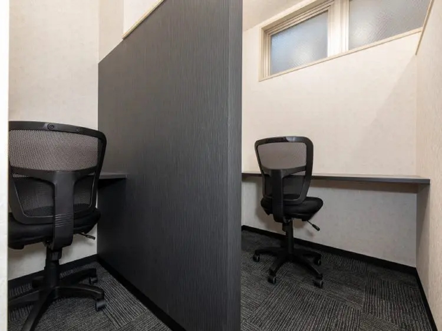 専有部_固定席。専用デスクとして利用できます。©BIZcircle