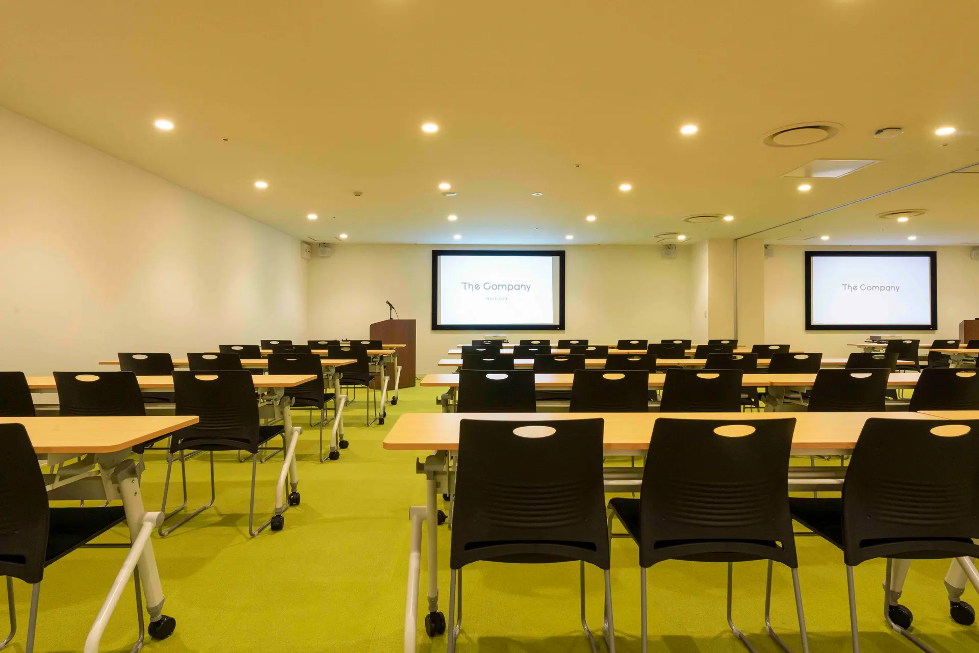 大型貸し会議室_138名収容可能