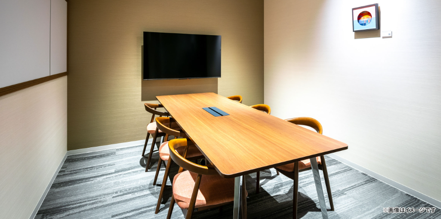 会議室_6名用の会議室をご用意。 大切なお客様へのおもてなしにふさわしいラグジュアリーな仕様です。