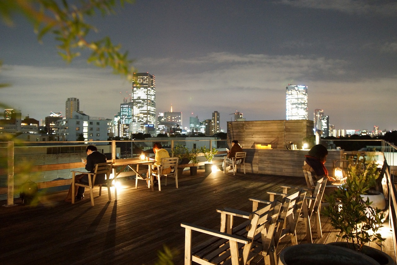 共用部_昼間の景色はもちろん、夜景も美しい屋上ルーフテラス