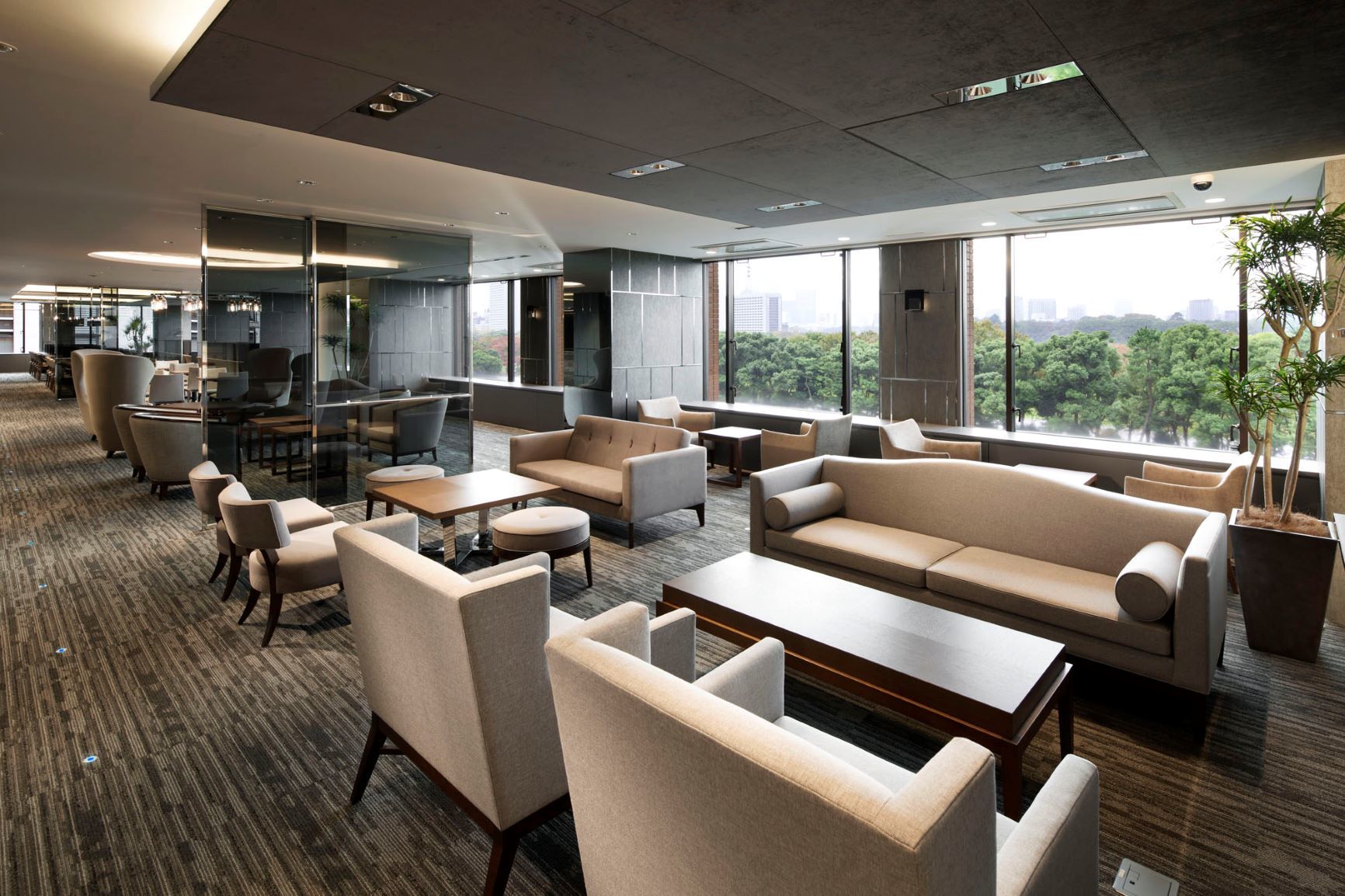 Lounge_Various types of seating are available for flexible use, such as business meetings and light meetings.