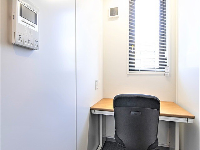 個室_各部屋に電話回線が用意されており、電話・FAXの設置も可能です。