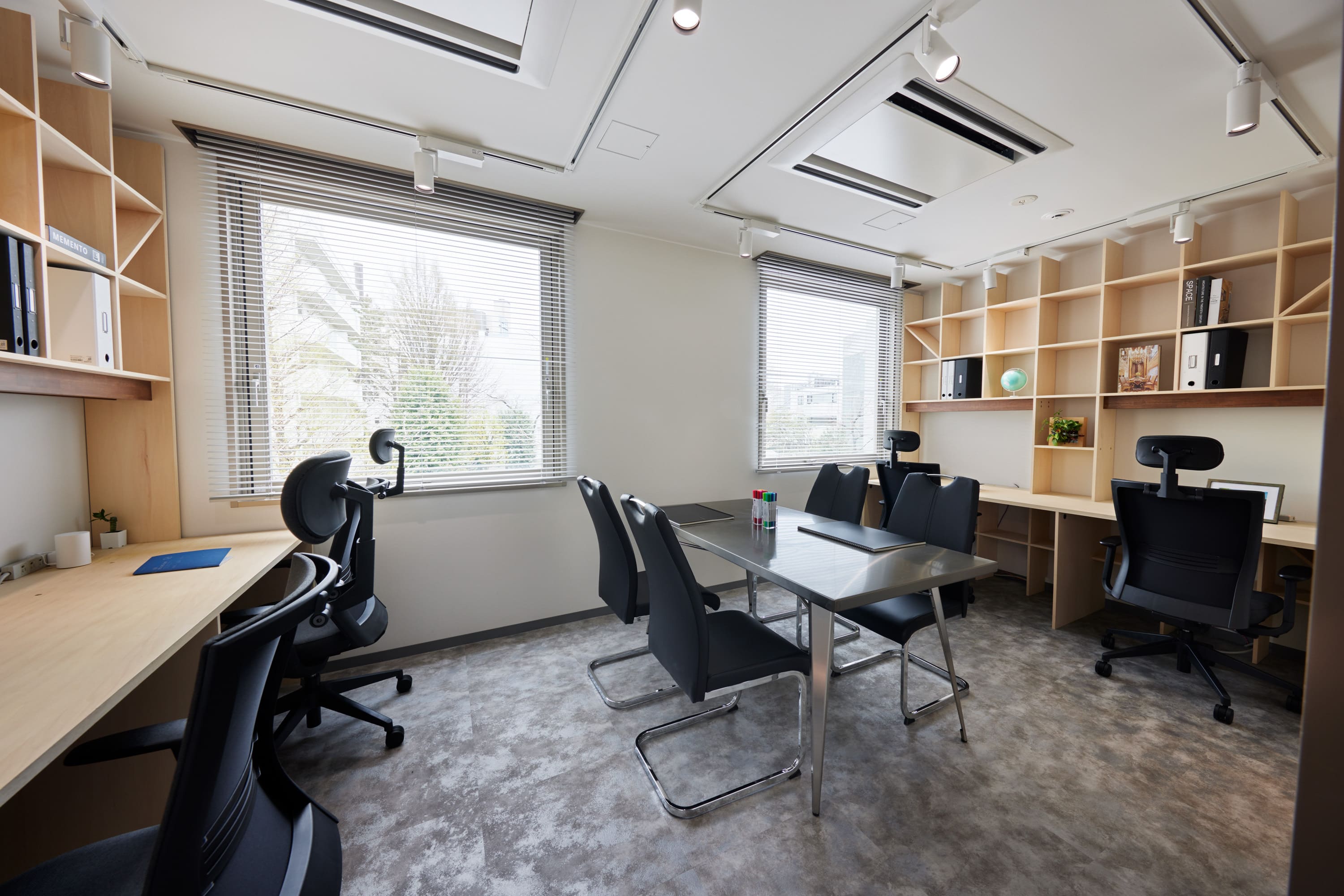 個室_必要な家具や設備が用意された合理的な空間です。