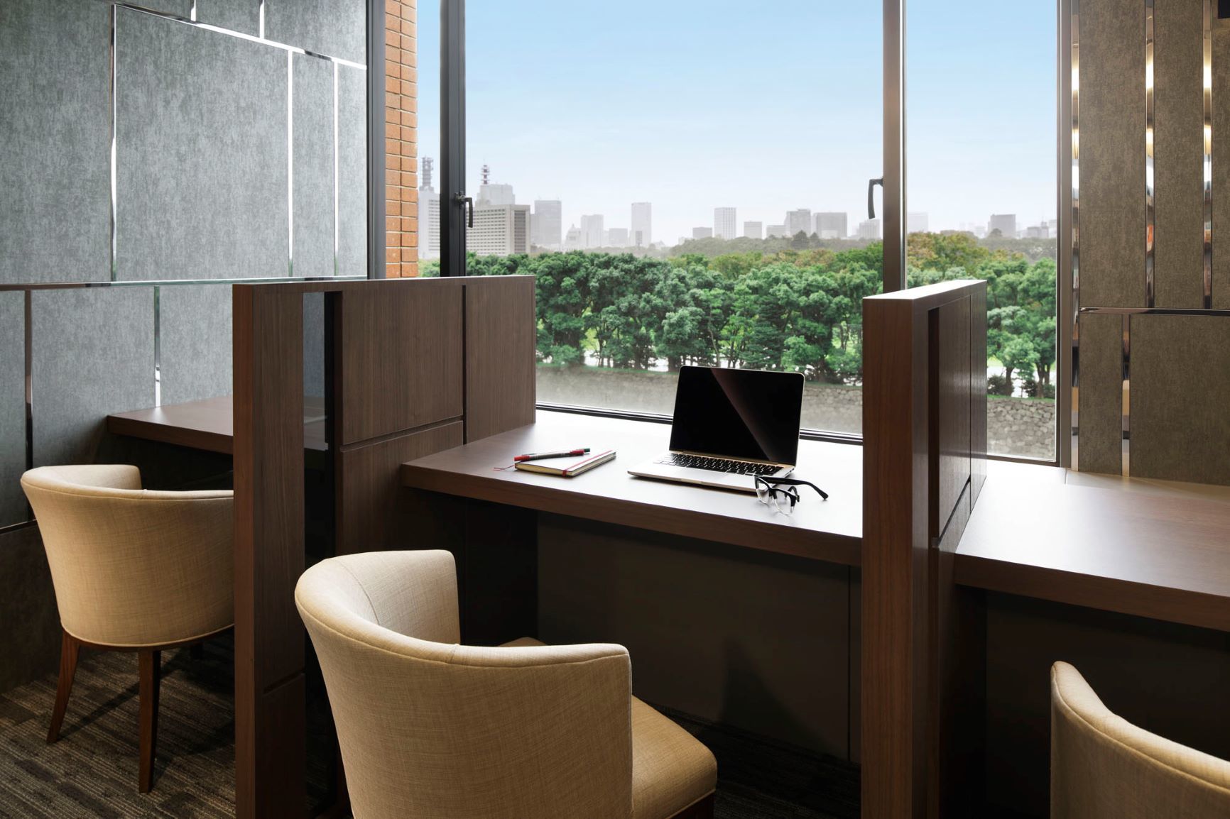 Lounge_Solo work seating with partitions, ideal for concentrated work and refreshment.