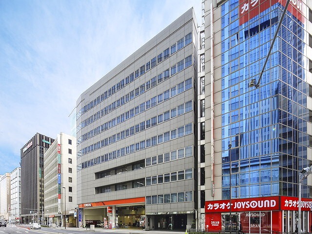 外観_名駅から徒歩2分、高層ビル群の一角にあります。