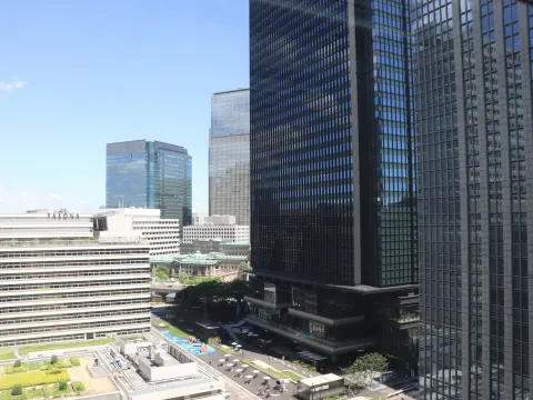 外観_目の前には、新たに開業した「TOKYO TORCH」を臨みます。
