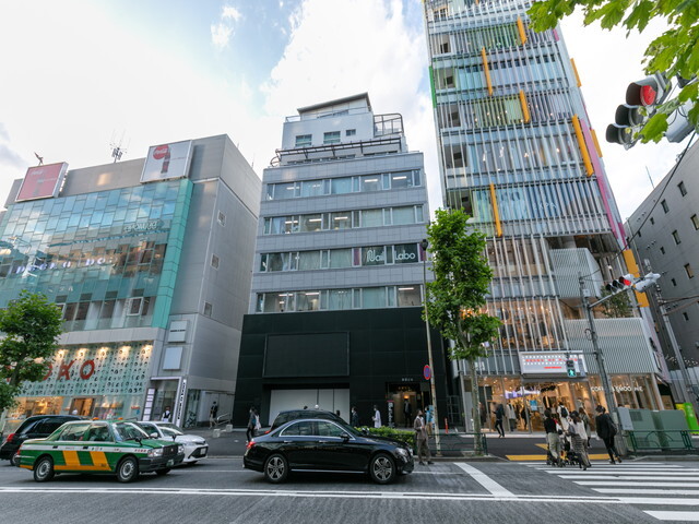 外観_明治神宮前駅・原宿駅・渋谷駅にアクセスしやすい立地にあります。