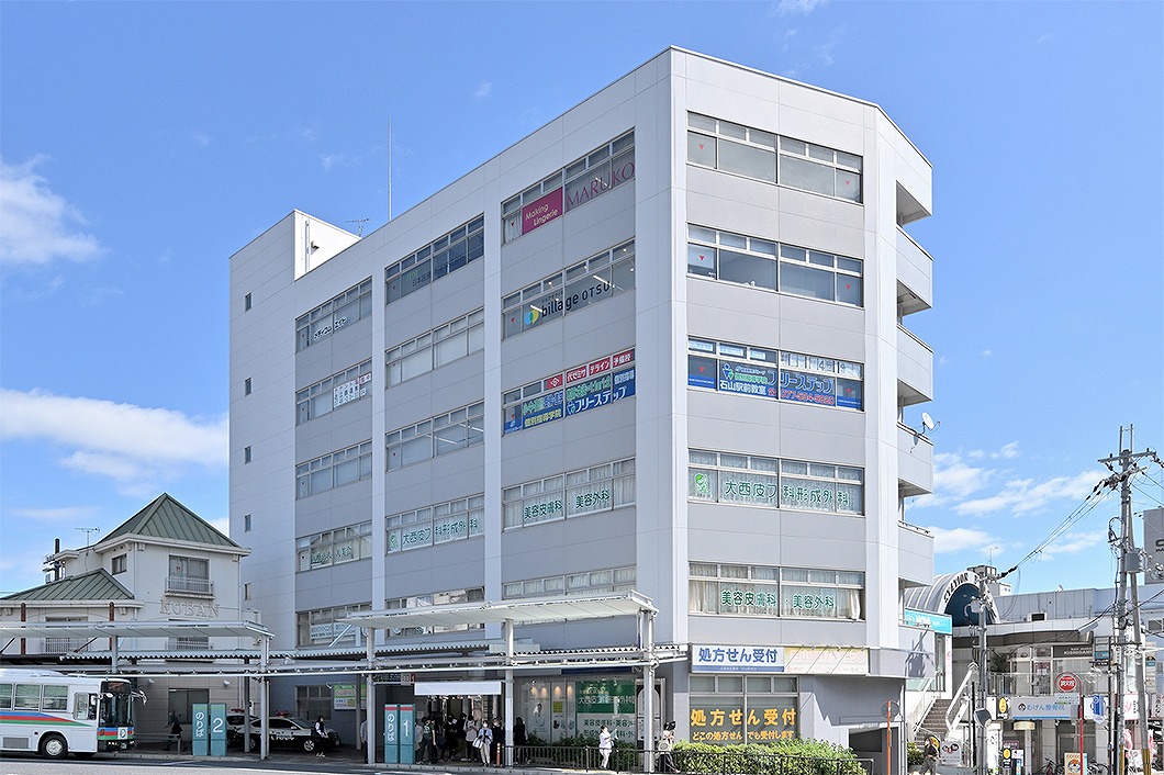 Exterior view of the building. Office located on the 5th floor of the Omi Railway Building in front of Ishiyama Station.